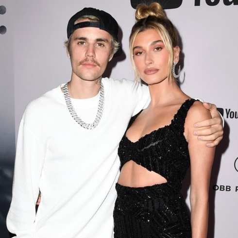 ジャスティン・ビーバーとヘイリー・ビーバー、結婚2周年はピクニックでお祝い（ELLEgirl）