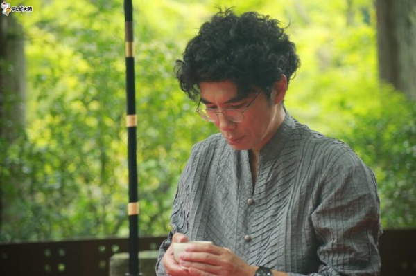 片桐仁、京都1人旅に出かけるグラフィックデザイナーを演じる（お笑いナタリー）