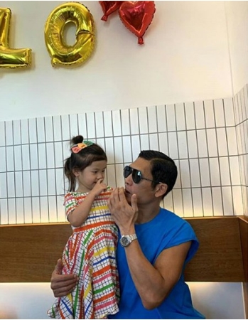 「god」パク・チュニョン、可愛い娘と幸せな秋の散歩…「確実に秋の色」（WoW!Korea）