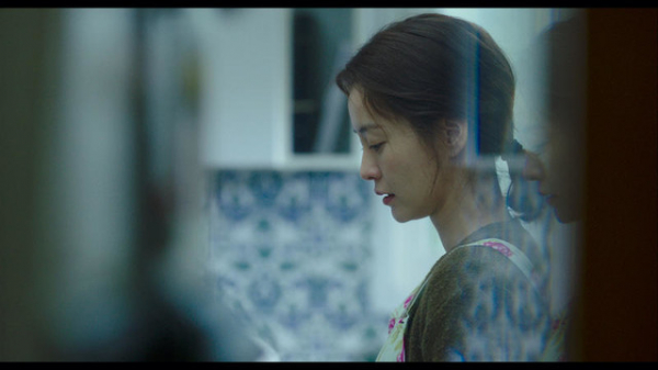 チョン・ユミの“ジヨン”、夫の実家で別人に…『82年生まれ、キム・ジヨン』本編映像（cinemacafe.net）