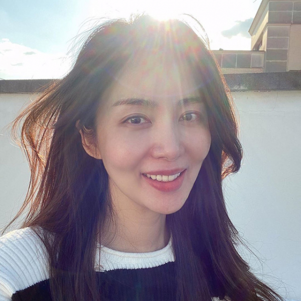 パク・ソルミ「後光さす美しさ」　夫ハン・ジェソクそっくりの娘2人も（朝鮮日報日本語版）