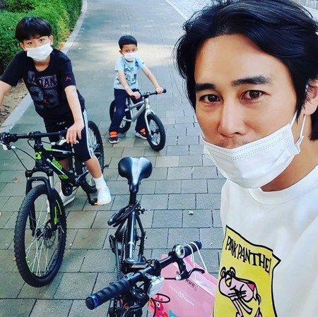 俳優チョン・テウに似た息子達…長男は凛々しい、次男は可愛らしく「パパに似たね」(WoW!Korea)