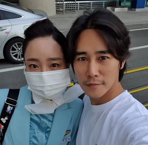 チョン・テウ、フライトに向かうCAの妻をお見送り　「いってらっしゃい」(朝鮮日報日本語版)