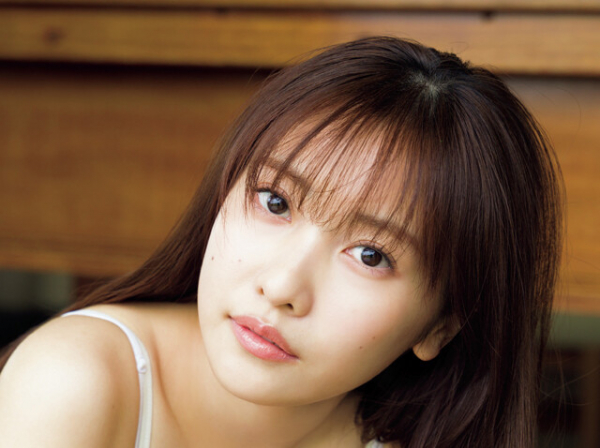 佐野ひなこがデビュー１０周年を迎えてさらなる進化と変化を「日々の美容ケアなど、昔よりも丁寧な暮らしをするようになりました」(週プレNEWS)