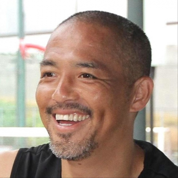 小野伸二、１５歳長女＆１３歳次女の姉妹ショット公開「美人ですね」「ナチュラル可愛い娘さん」と絶賛の声(スポーツ報知)