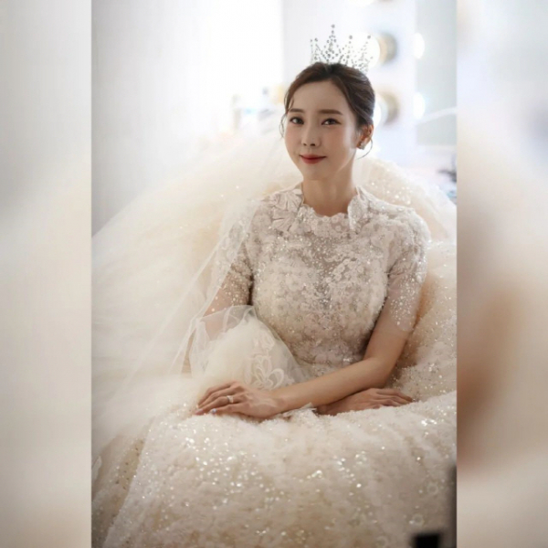 「授かり婚」ソヨン、純白ウエディング姿公開し「挙式直後から胎動が」(朝鮮日報日本語版)
