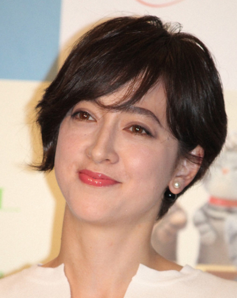 滝川クリステル　9カ月長男と新宿御苑で“母子ショット”「可愛い！」「スクスクやね」(スポニチアネックス)