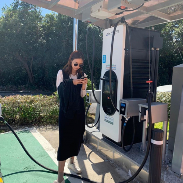 イ・ヨニ、済州島でも女神の美しさ…結婚後も不変(朝鮮日報日本語版)