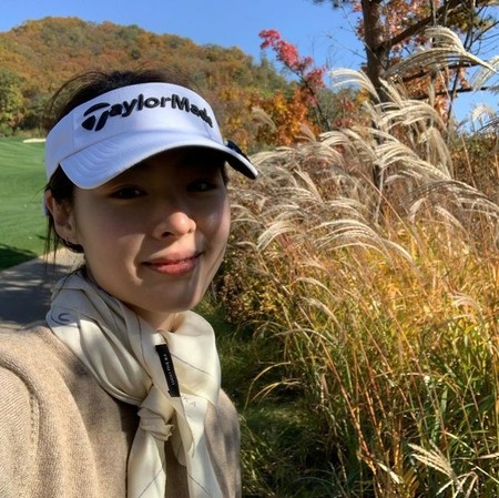 女優イ・ヨニ、新婚4か月目　少女みたいな感性「綺麗な秋」(WoW!Korea)