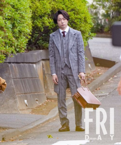 一目見ようと人だかりが…”絶好調”櫻井翔が横浜の住宅街に現れた(FRIDAY)