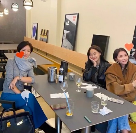 離婚調整中の女優ファン・ジョンウム、仲良しイ・ジュヨン（元AS）通じて近況公開(WoW!Korea)