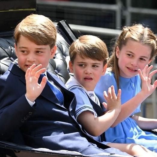 厳格なルールが！エリザベス女王がジョージ王子ときょうだいに「禁じたこと」(コスモポリタン)