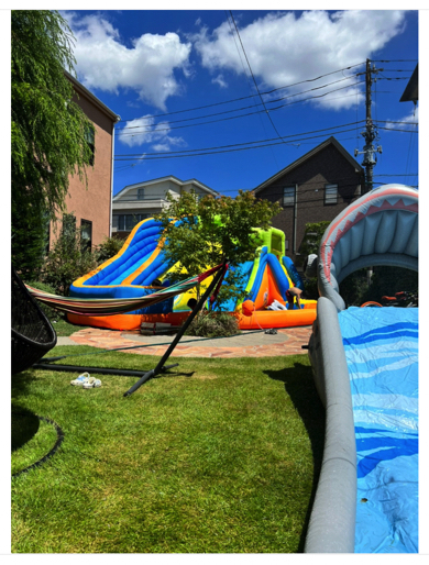 プールってサイズじゃねぇ！　滝川ロラン、姉・クリステルの友人宅で“巨大プール”に驚がく「家一軒分ありますけど？」(ねとらぼ)