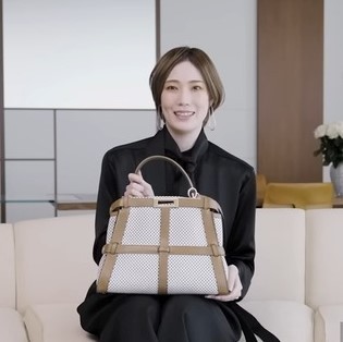 元タカラジェンヌ、愛月ひかるのバッグの中身を初公開！(25ans（ヴァンサンカン）)