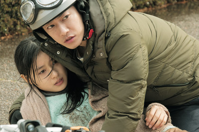 土屋太鳳＆佐藤健、迫真の演技の裏側が明らかに　『8年越しの花嫁 奇跡の実話』メイキング映像公開（ぴあ映画生活）