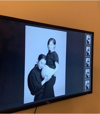 「出産D-14」女優キム・ボミ、夫ユ・ジョンイルとの臨月写真をサプライズ公開(WoW!Korea)