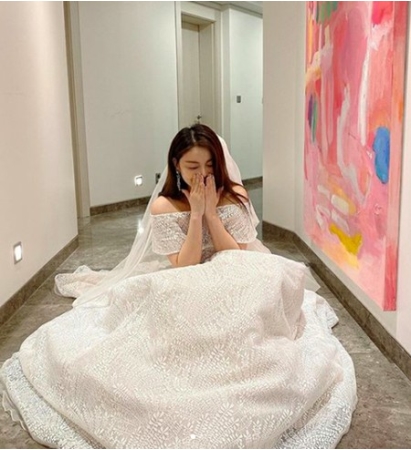 歌手Ailee、ウェディングドレス写真で“結婚発表”ハプニング…「こんなに話題になるなんて」直接解明(WoW!Korea)