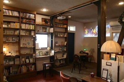 おいしいパンを食べながら映画も楽しめる貸本屋　全国から注目のユニーク空間（産経新聞）