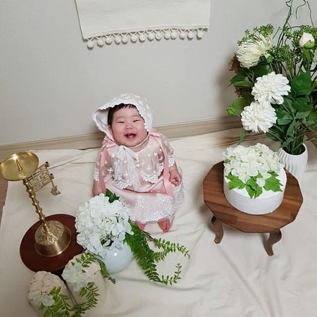 パク・スルギ、娘ソイェちゃんの生後300日お祝いパーティー…「今日も大きくて苦労した」(WoW!Korea)