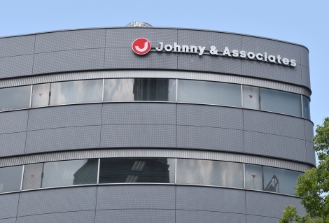 近藤真彦、不倫報道で無期限芸能活動自粛「交際は事実」(オリコン)