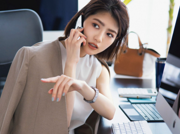 ONとOFFどちらの若様が好き？ 若月佑美が外資系IT企業で働く敏腕OLに変身【写真3点】(エンタメNEXT)