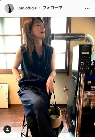 井川遥ノースリーブ姿でコーヒーブレイク楽しむオフショット公開「待っている時間も楽しい」(日刊スポーツ)