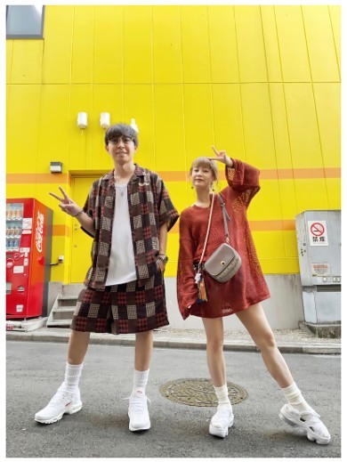 新垣理沙、おしゃれ好きな夫とリンクコーデ2ショット 「お2人とも素敵」「仲良しで可愛らしいカップル」(ねとらぼ)