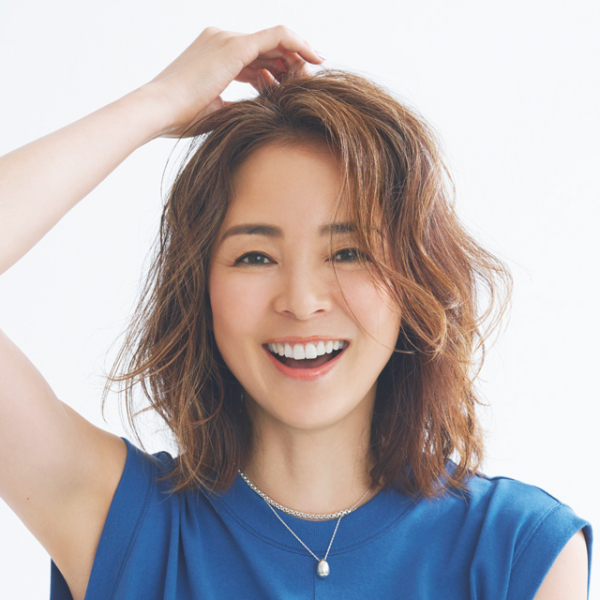 50代くせ毛を生かした「大人のミディアム」SHIHOのヘアチェン(Web eclat)