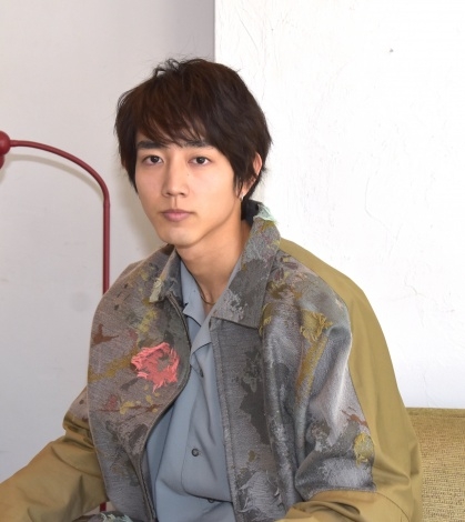 『ドンブラザーズ』五色田介人の1st写真集、まさかの売り切れ　喫茶ドンブラに謎のピアノ部屋が判明(オリコン)