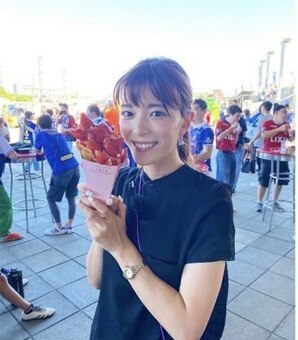 10kg減のテレ朝・三谷紬アナ、いちご山盛りのワッフルにご満悦「かわいいわん」「豪快ですね」の声(現代ビジネス)