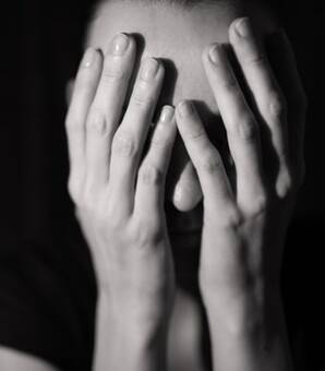 逮捕・離婚・金銭トラブルが続く坂口杏里…騒動の背後にあった「幼少期のトラウマ」(現代ビジネス)