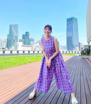 テレ朝・三谷紬アナがギンガムチェックのワンピース姿でファンを魅了！「カワです」の声続々…!(現代ビジネス)