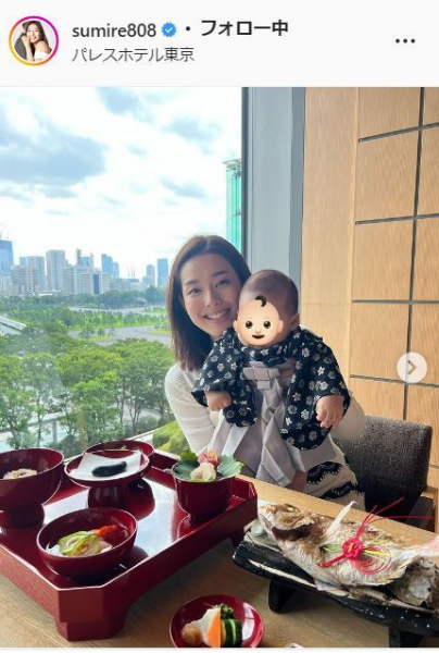 すみれ、はかま姿の長男のお食い初めを公開「100日たつの早いなぁ…」(日刊スポーツ)