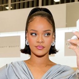 開封するまで本物かわからない…リアーナが手掛けるコスメに賛否両論「冗談だよね？」「誰が許可したの？」(コスモポリタン)