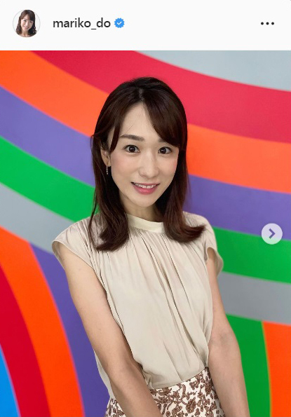 堂真理子アナ「ベージュのブラウスとブラウンベースのスカート」シックな秋色の装いの写真公開(日刊スポーツ)