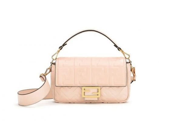 【名品バッグ】今買って、一生使う。『FENDI』のバゲット(MORE)