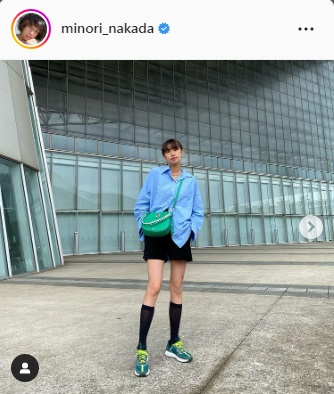 浅野忠信と結婚中田クルミの妹・みのり美脚披露 身長170センチ、スレンダーで美しいライン(日刊スポーツ)