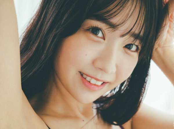 アイドルグループ「#2i2」紫色担当の天羽希純「大好きなプール撮影。運動はダメだけど、水泳だけは得意なんです」(週プレNEWS)