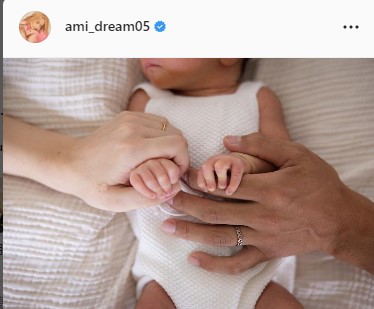 Dream Ami、第１子出産を報告「男の子が誕生いたしました」夫と３人で手つなぎショット(日刊スポーツ)