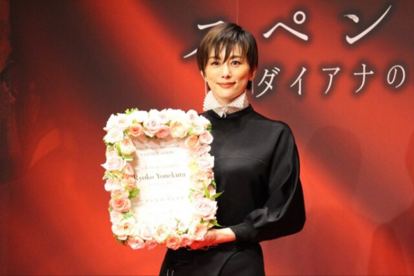 米倉涼子「いろんな意味で重いです」　総額１億円のジュエリーを身に着けて登場(エンタメOVO)