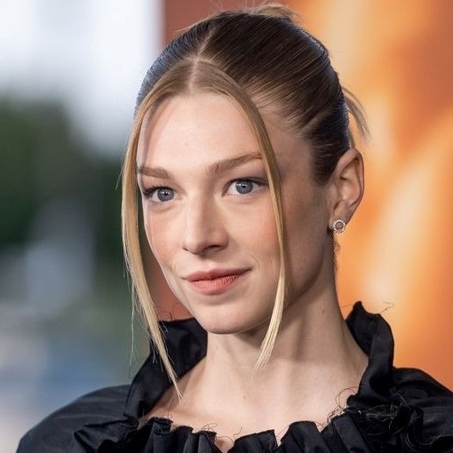 トランスジェンダー俳優、“ノンバイナリー嫌悪”の噂を一蹴(コスモポリタン)