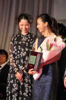 宮崎あおいが結婚後初登場　左手薬指に指輪なし　笑顔で尾野真千子を祝福（スポニチアネックス）