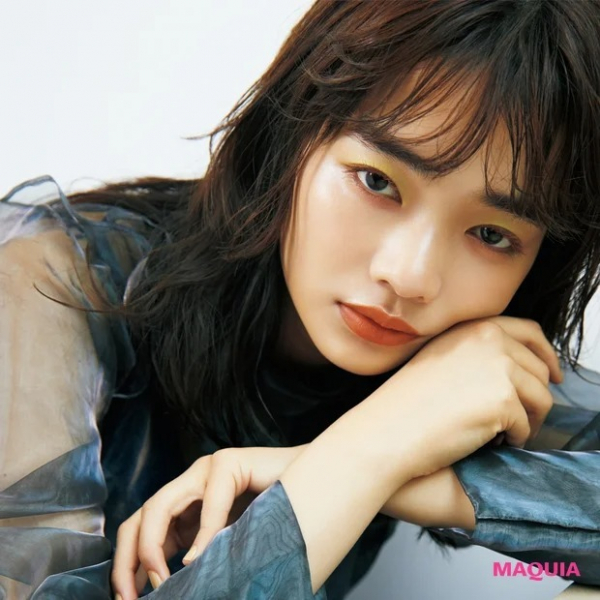 【秋メイク】見上 愛さんの秋色メイクは遊び心たっぷり！冒険カラー「くすみシトラス」にトライ(MAQUIA　ONLINE)