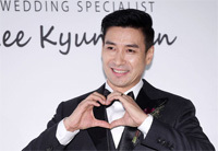 俳優シン・ソンウ、妻が妊娠＝来年パパに！　（聯合ニュース）