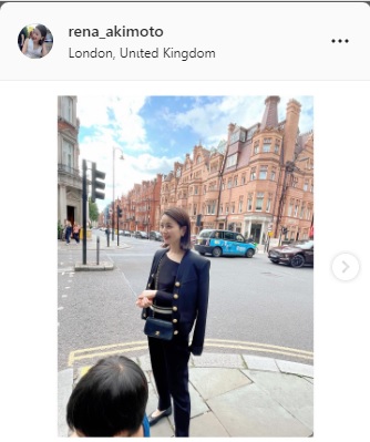 秋元玲奈アナ、ロンドン市内を散策するオフショット公開　「ママになっても素敵だよ！」の声(日刊スポーツ)