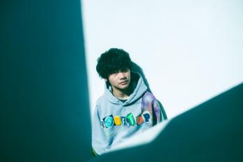 A夏目、Paravi「恋の Last Vacation」主題歌に新曲「青いとばり feat.ハク。」書き下ろし(BARKS)