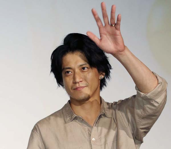 小栗旬「鎌倉殿の13人」終了後に米国移住説…成功にはネーティブ並みの英語力が最低条件（城下尊之）(日刊ゲンダイDIGITAL)