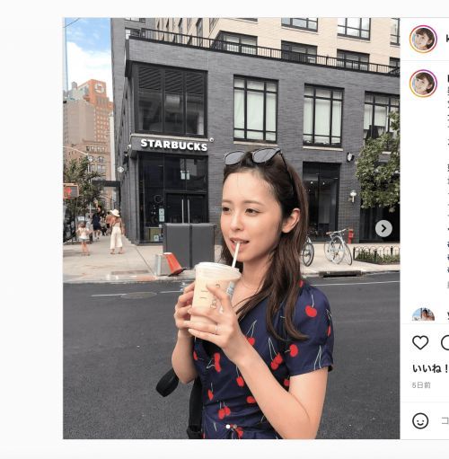 久慈暁子「さくらんぼ柄のキュート半袖シャツ姿」にファン歓喜…!(FRIDAY)