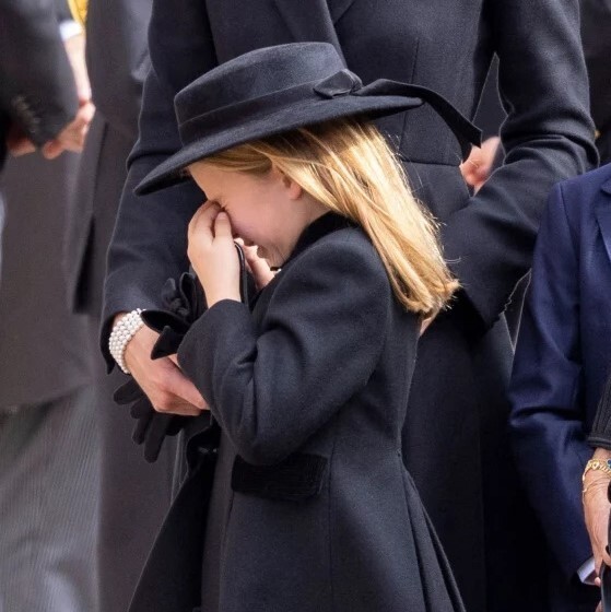 エリザベス女王とのお別れにシャーロット王女が思わず大号泣…国葬で「感極まった」ロイヤルたちの姿(Harper’s BAZAAR（ハーパーズ バザー）)