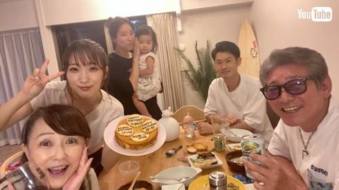 フッくんと仲良いな! つちやかおり、孫娘らの新居で敬老祝い 元夫・布川敏和の前で熱唱「ジタバタするなよ、世紀末が来るぜ~」(ねとらぼ)